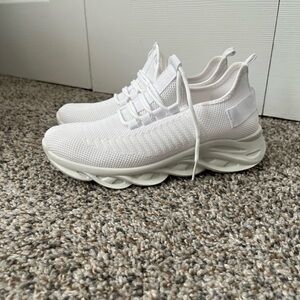 Women’s White Athletic Epic Step Sneakers Size 8